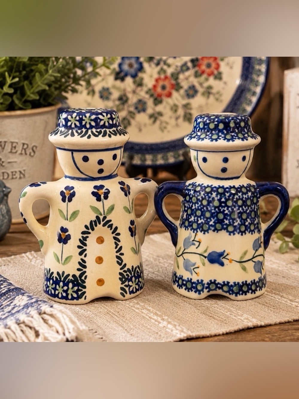 Vintage Manufaktura Boleslawiec Polish Pottery Couple Salt & Pepper Shakers